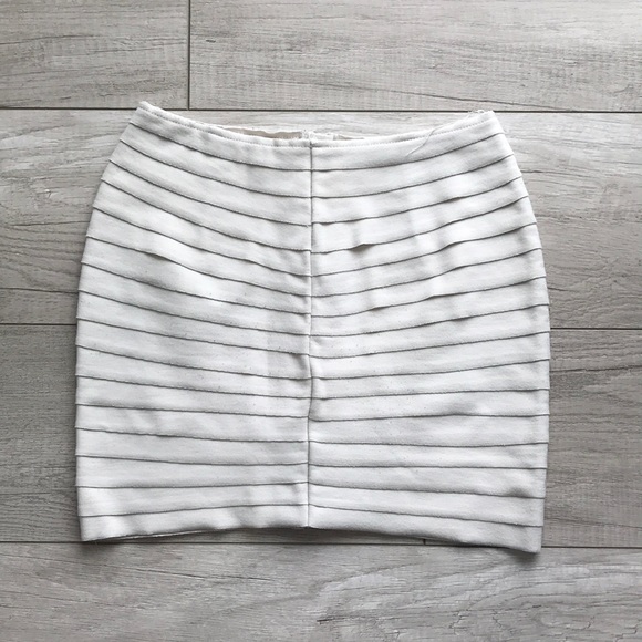 Silence + Noise (Urban Outfitters) Ribbed Pencil Skirt With Zipper - Picture 2 of 3